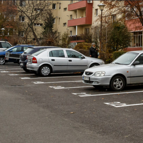 Clujenii dezbat introducerea unei taxe pentru proprietarii de maşini fără loc de parcare