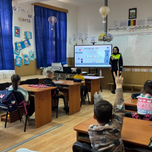 Poliția Română participă la programul educațional „Școala Siguranței Tedi” pentru elevii din Botoșani