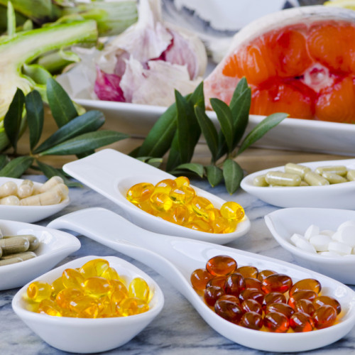 Peste 90% dintre români consumă suplimente alimentare, dar acestea nu înlocuiesc o dietă sănătoasă