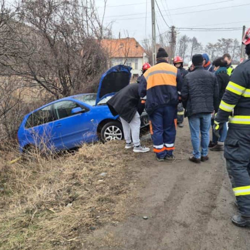 Accident rutier în Sard – autoturism în afara carosabilului