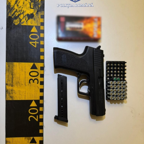 Percheziții la Arad: Tânăr reținut pentru uz de armă fără drept