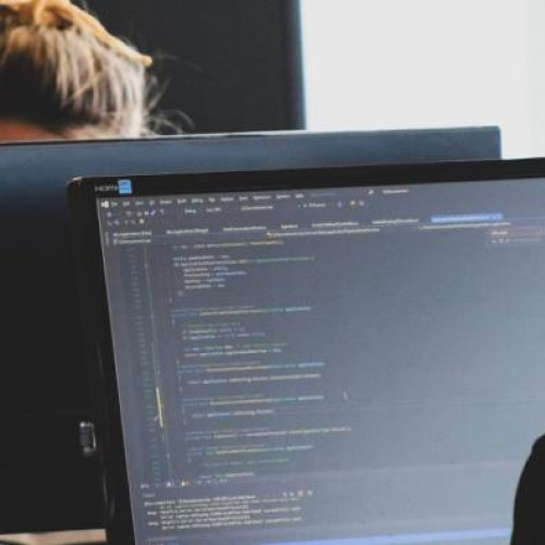 Tinerii programatori se confruntă cu incertitudini pe piața muncii IT