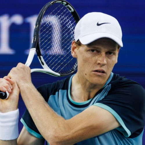 Jannik Sinner avansează în semifinalele Australian Open