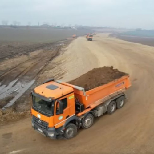 Muncitorii de la UMB reiau lucrările la Autostrada Moldovei A7, între Bacău și Pașcani