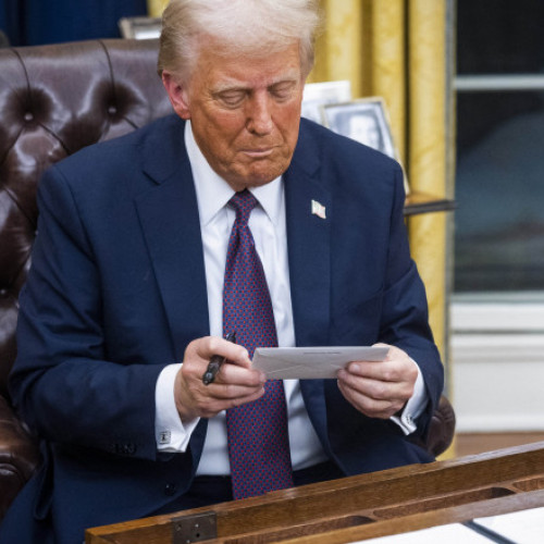 Donald Trump dezvăluie conținutul scrisorii lăsate de Joe Biden