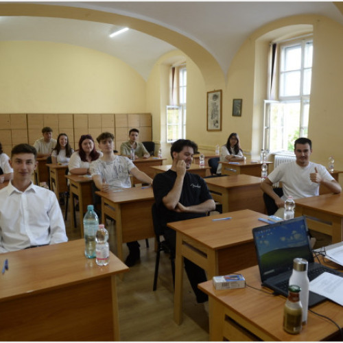 Aproape 3.000 de elevi din Bihor se pregătesc pentru examenul de bacalaureat