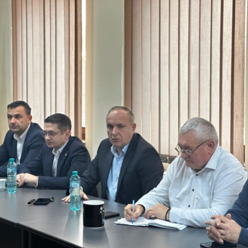 Prefectul Marcel Dragos a organizat o întâlnire pentru a discuta problemele comunităților locale