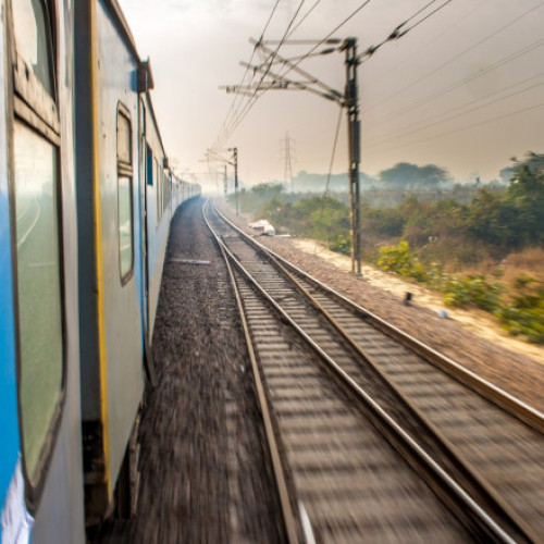 Incident tragic pe calea ferată din India: 11 morți și 5 răniți