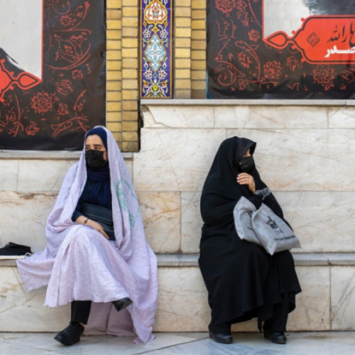 Guvernul iranian suspendă aplicarea codului vestimentar islamic strict pentru femei