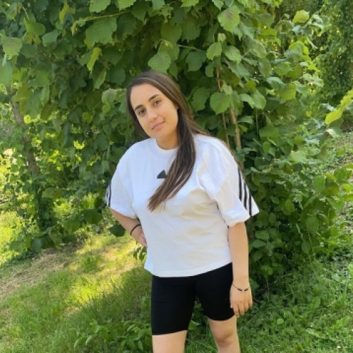 Lupta unei tinere pentru a deveni mama, în ciuda scoliozei severe