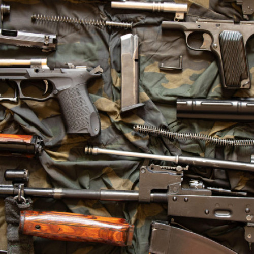 Poliția ucraineană desfășoară peste 1.000 de percheziții în lupta împotriva traficului de arme