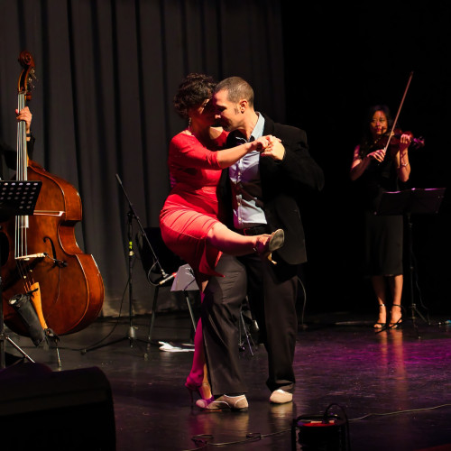 Spectacol de muzică și dans interbelic la Centrul Cultural Reduta