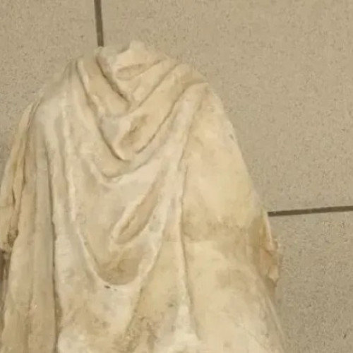 O statuie de marmură veche de 2000 de ani a fost descoperită în Salonic