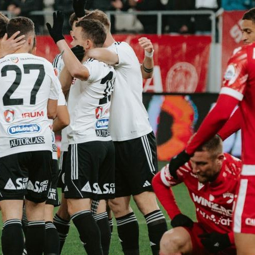 Duelul Universitatea Cluj - Dinamo București pe stadionul Arcul de Triumf