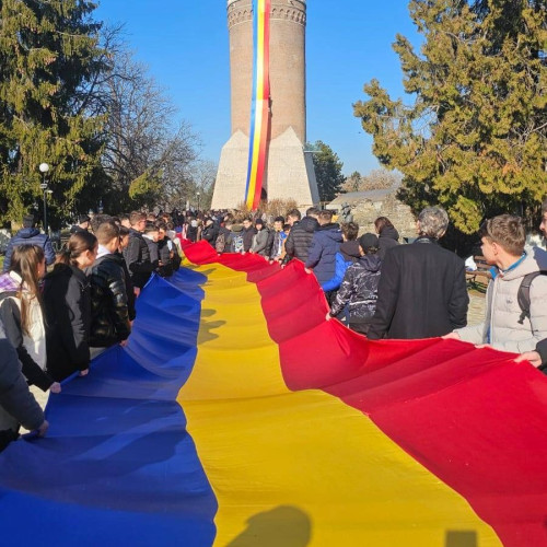 Elevii și cadrele didactice de la Școala Gimnazială "Vasile Cirlova" din Târgoviște marchează Unirea Principatelor printr-un marș simbolic