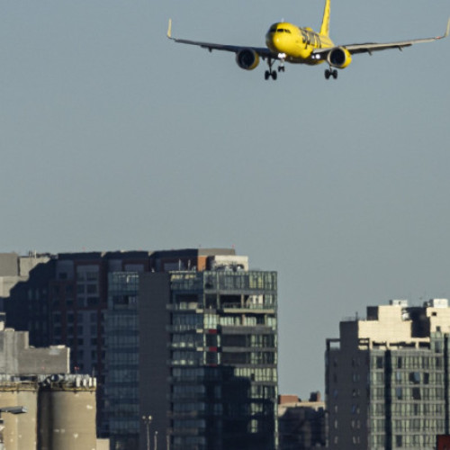 Compania aeriană Spirit Airlines impune reguli stricte referitoare la îmbrăcăminte și tatuaje