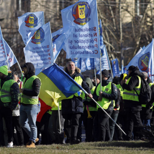 Protest în Piața Victoriei împotriva ordonanței-trenulet și a legii pensiilor