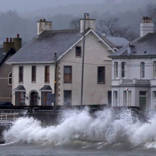 Furtuna Eowyn lasă peste 500.000 de locuințe fără electricitate în Irlanda