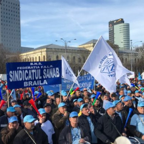 Mii de oameni protestează în Piața Victoriei