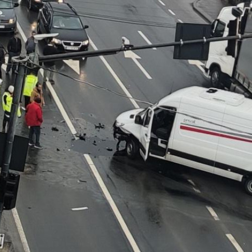 Accident rutier în Baciu între două autoturisme