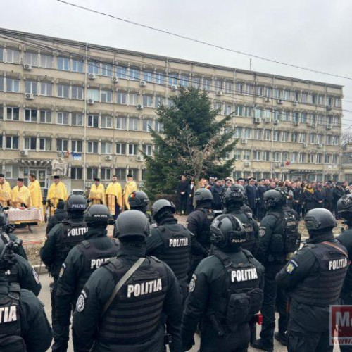 Pompierii, polițiștii și jandarmii asigură siguranța cetățenilor de Ziua Unirii