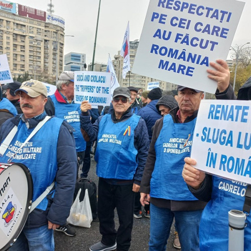 Proteste în Piața Victoriei pentru drepturile militarilor