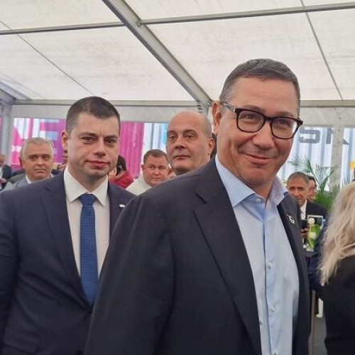 Victor Ponta critică candidatura lui Crin Antonescu și se propune pentru alegerile prezidențiale