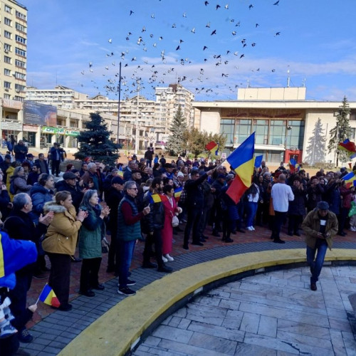 Protest la Pitești: Zeci de argeseni s-au unit în "Hora lui Georgescu"