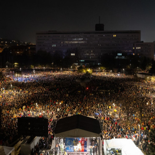 Zeci de mii de oameni protestează în Bratislava împotriva politicii premierului Robert Fico