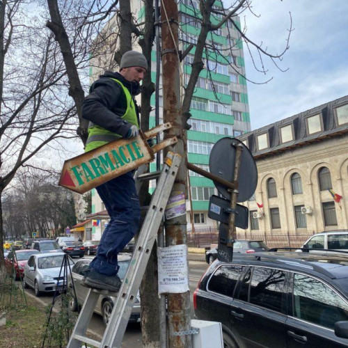 Municipalitatea acționează împotriva panourilor publicitare ilegale