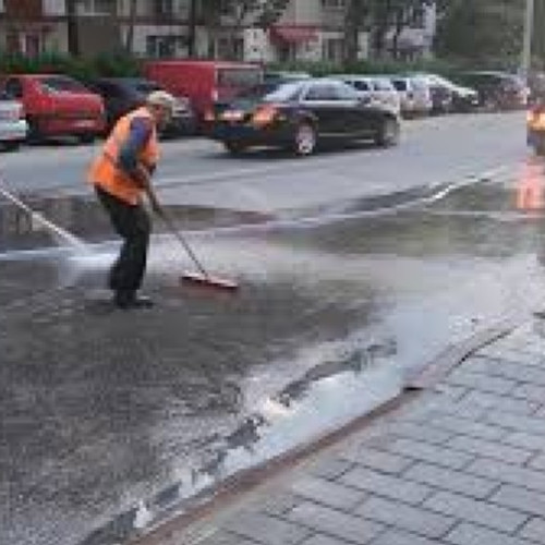 Primăria Botoșani plătește tarife considerabile pentru curățarea străzilor