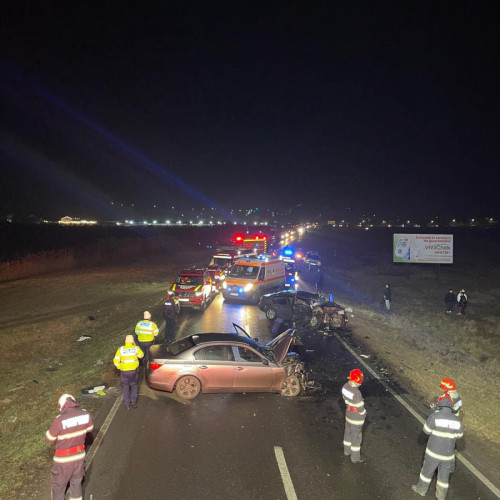 Accident grav pe DN 25: patru persoane rănite, inclusiv un minor