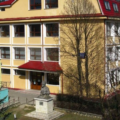 Echipamente IT de peste 1,4 milioane de lei pentru unitățile de învățământ din Câmpeni