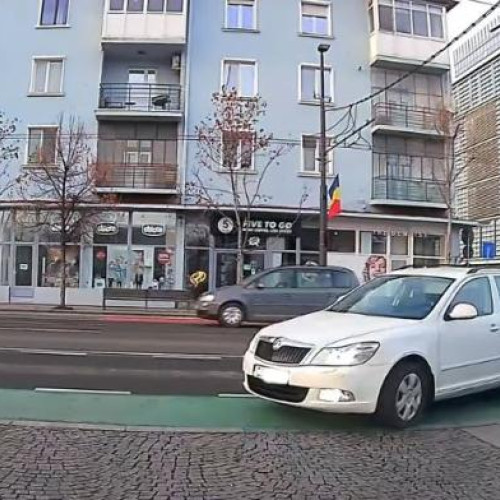 Incident rutier în Cluj-Napoca, pe strada The Office