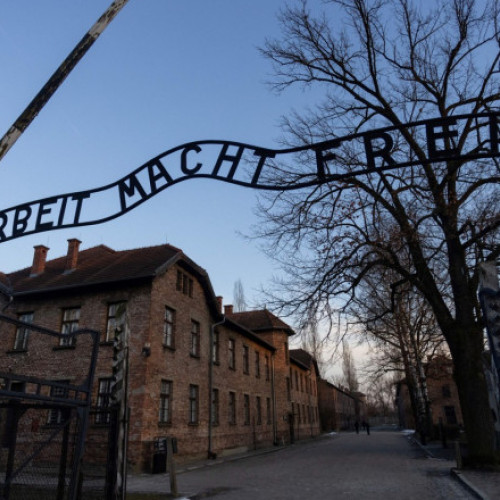 50 de supraviețuitori ai Auschwitz-Birkenau se întorc pentru a comemora eliberarea lagărului