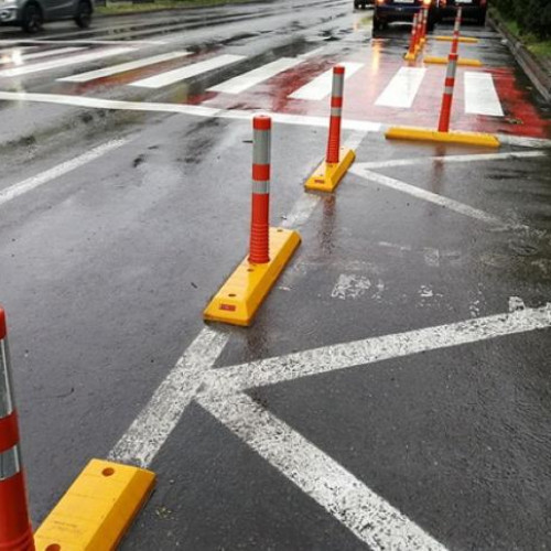 Incident în Gheorgheni: Stâlpii de la trecerea de pietoni au fost distruși