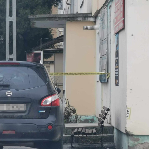 Tragedie la Roman: O femeie a căzut de la etajul 4 în urma unui conflict