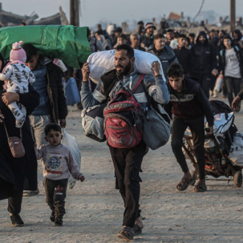 Mii de palestinieni se întorc în nordul Fâșiei Gaza după un an de război