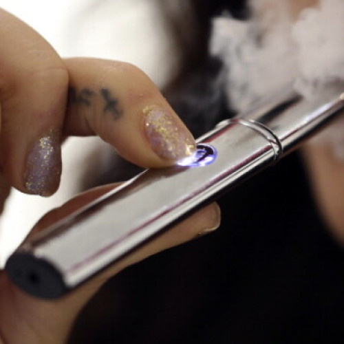 Riscurile consumului de tigări electronice: pneumonie chimică și alte probleme de sănătate