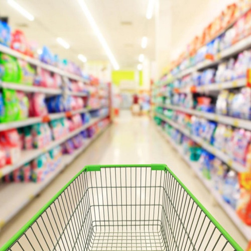 Botoșănean reținut pentru furtul de produse cosmetice dintr-un supermarket