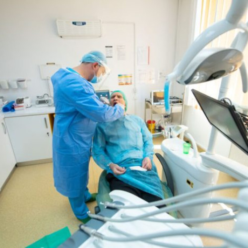 Consiliul Concurentei investighează Colegiul Medicilor Stomatologi din România