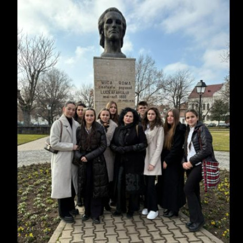 Elevi de la Liceul Teoretic "Petru Rares" din Târgu Lăpuș, premiati la Concursul Internațional de Poezie