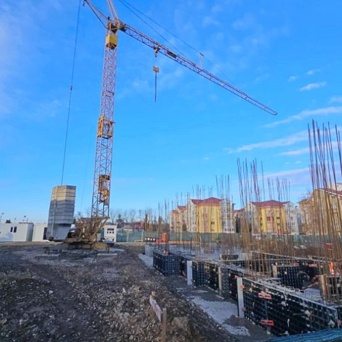 Lucrările avansează la primul bloc ANL din Bacău după 14 ani