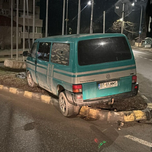 Șofer din Botoșani, ironizat pe internet după ce a parcat într-o intersecție din Suceava