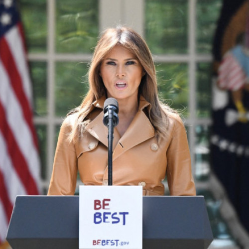 Noul portret oficial al Melaniei Trump, prima-doamnă a SUA