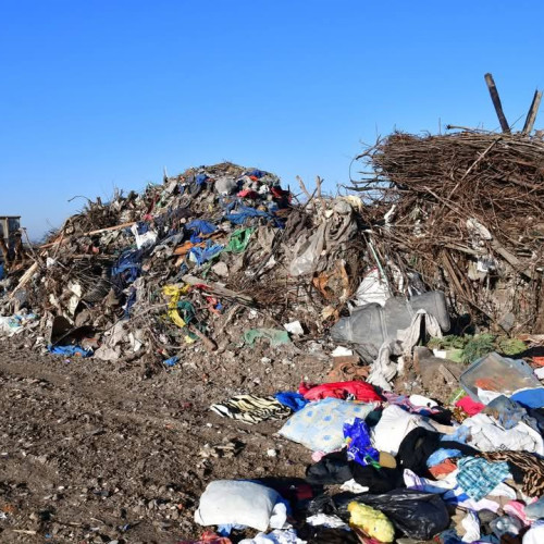 Creșterea deșeurilor din demolări și resturi vegetale în Răcari