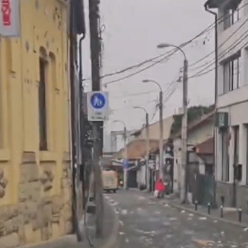 Mizerie pe strada Piezisa din Cluj-Napoca, după un weekend aglomerat