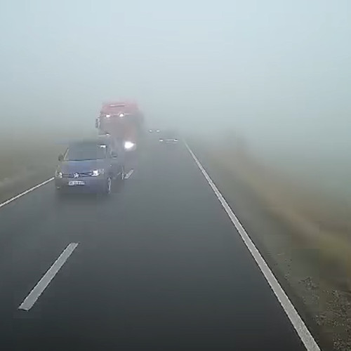 Accident grav pe DN22, cu un autotren și două mașini implicate