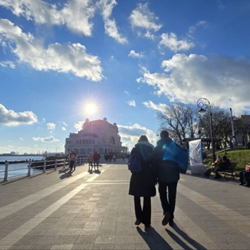 Vremea se încălzește, dar ceata și vântul își fac simțită prezența