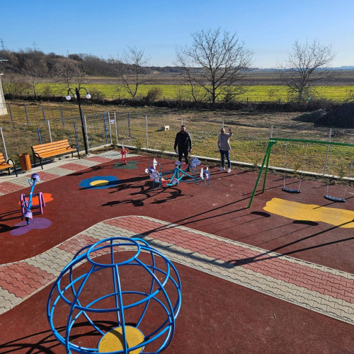 Un nou loc de joacă pentru copii în comuna Ulmi